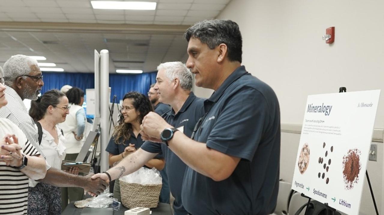 picture of Henry Walqui speaking