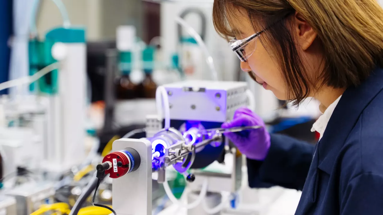 Woman in lab. 