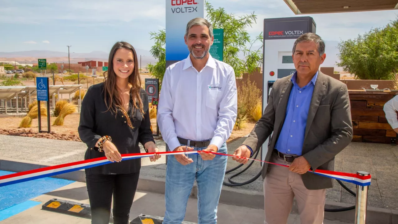 Ribbon cutting of the first fast-charging Station in San Pedro De Atacama