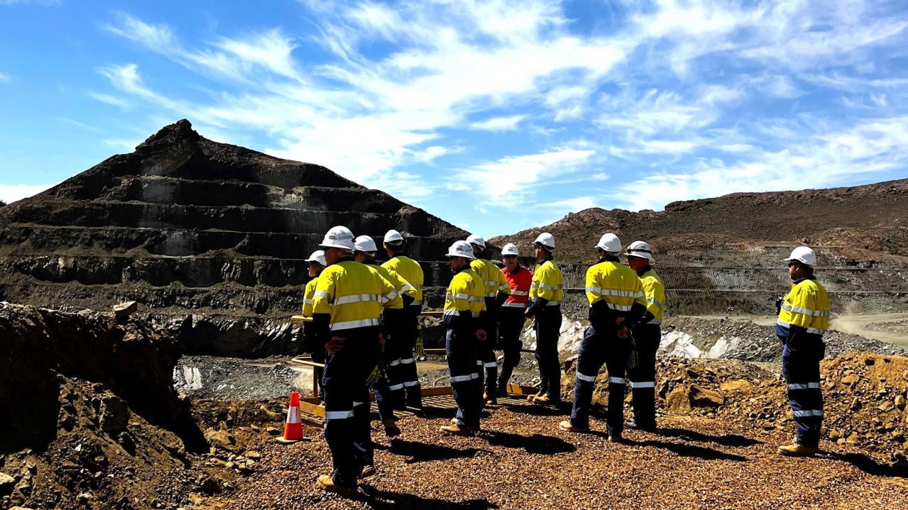 Visiters at Wodgina site