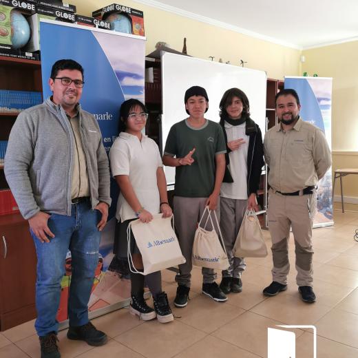 A photo of local people at an early citizen participation meeting in Chile