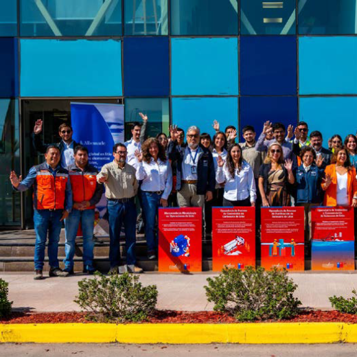 A group photo at the La Negra plant in Chile