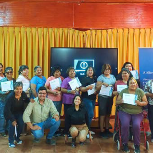 A group photo of local suppliers and women entrepreneurs in Chile